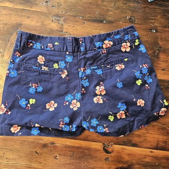 Khakis by Gap Women's Shorts Size 2 Floral Navy Blue City 3 Inch Short Cotton - Picture 3 of 6